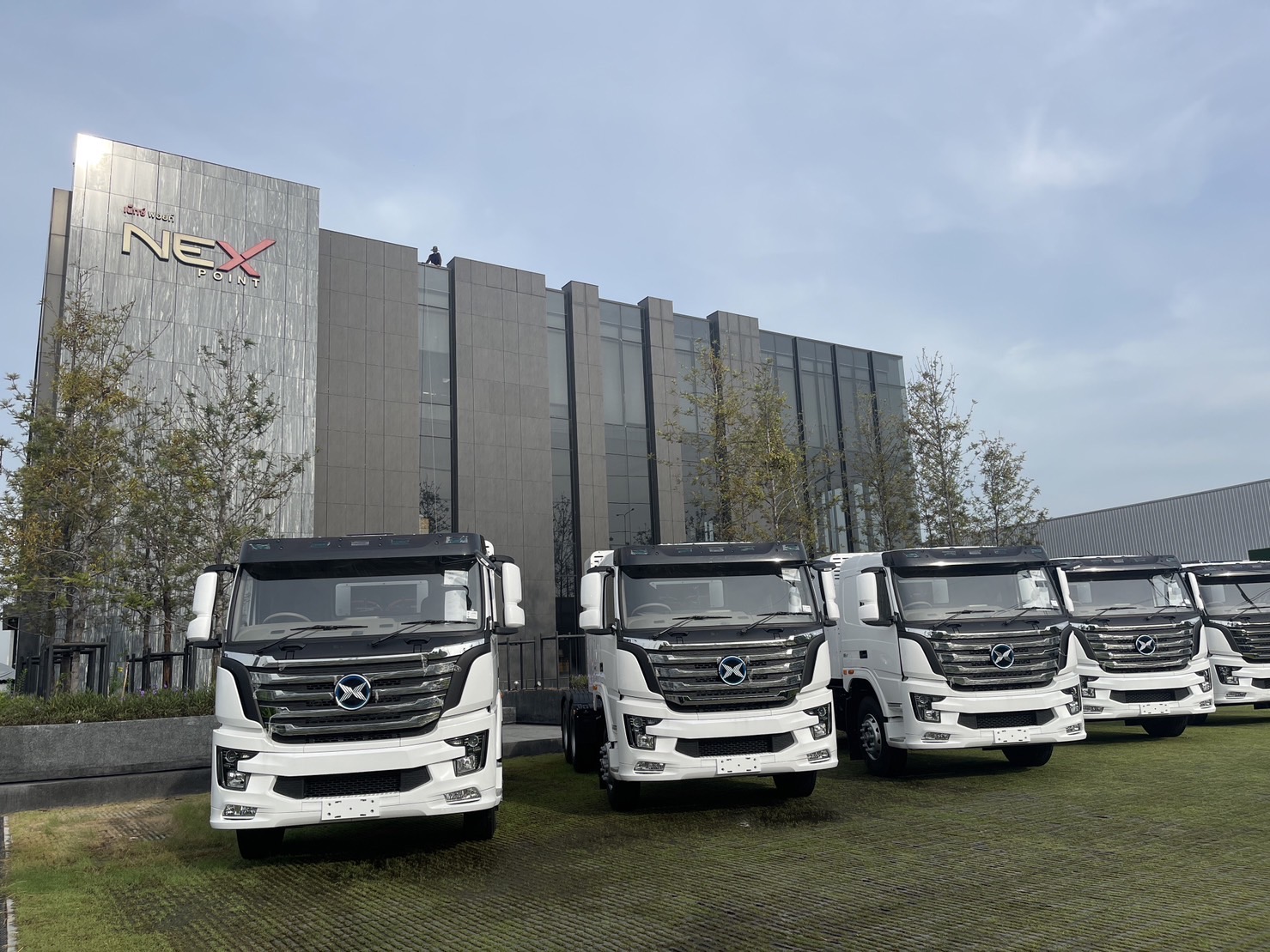 NEX ส่งมอบรถหัวลากไฟฟ้าล็อตแรกให้ JWD 10-15 คัน ช่วยลดต้นทุนเชื้อเพลิง ...