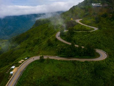 ทางหลวง หมายเลข 2331 ชวนสัมผัสธรรมชาติผืนป่าและสายหมอกแห่งขุนเขา ณ “ภูหินร่องกล้า”
