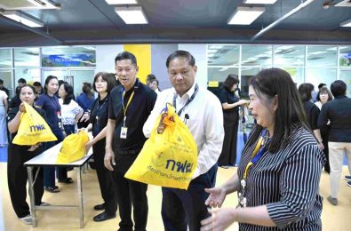 กฟผ. ไม่ทิ้งกัน! ระดมพลแพ็กถุงยังชีพ 4,000 ชุด พร้อมอาหารปรุงสุก 1,200 กล่อง พร้อมน้ำดื่ม เร่งช่วยผู้ประสบภัยน้ำท่วม