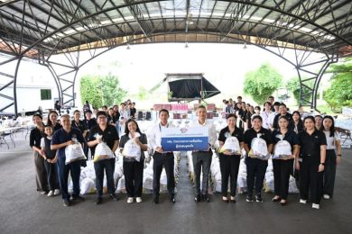 รฟม. เร่งเยียวยาน้ำท่วมสมุทรปราการ ส่งมอบถุงยังชีพ 1,000 ชุด บรรเทาความเดือดร้อน